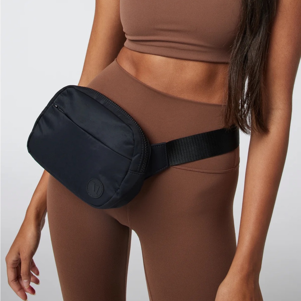 Vuori Belt Bag - All Around Hip Pack - Picture 6 of 9